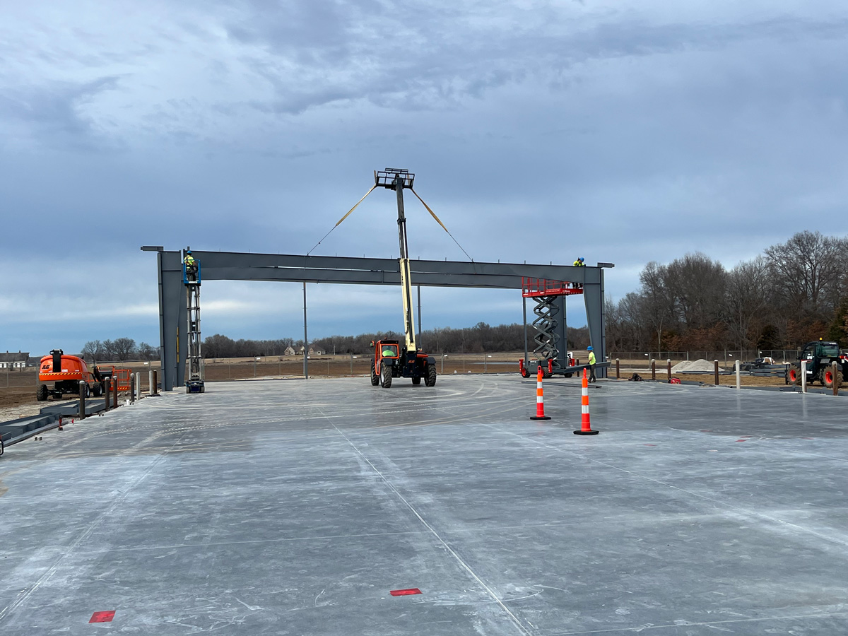 metal building supports erection