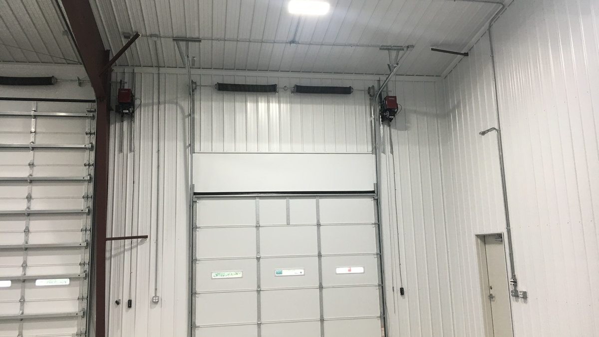 straton munsterman pre-engineered building garage door