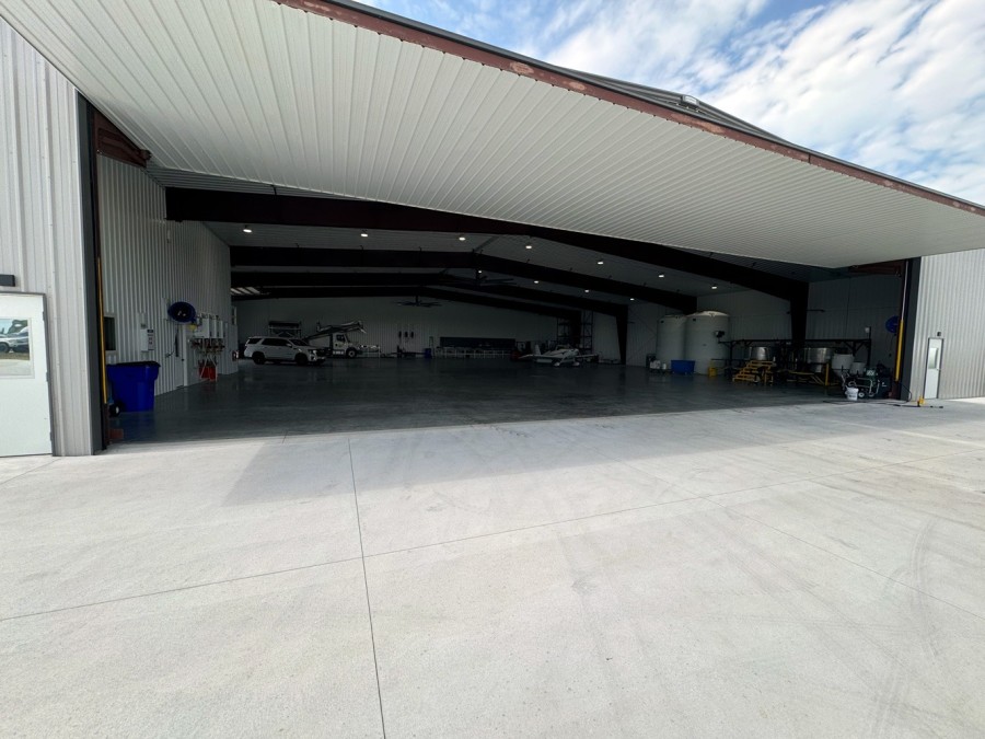 70' x 16' higher power hydraulic door 70' x 16' higher power hydraulic door