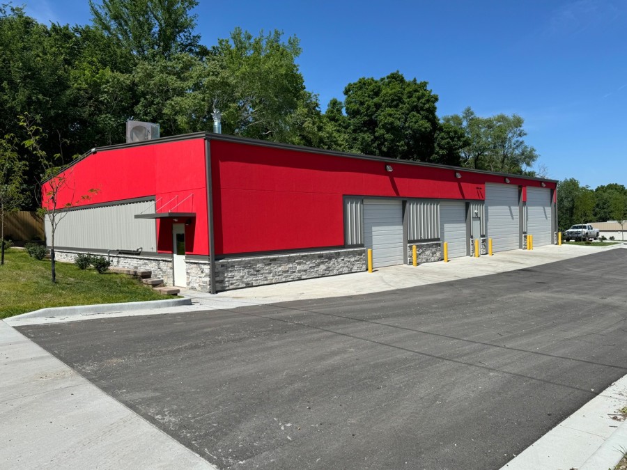 pre-engineered metal building with cultured stone wainscot pre-engineered metal building with cultured stone wainscot